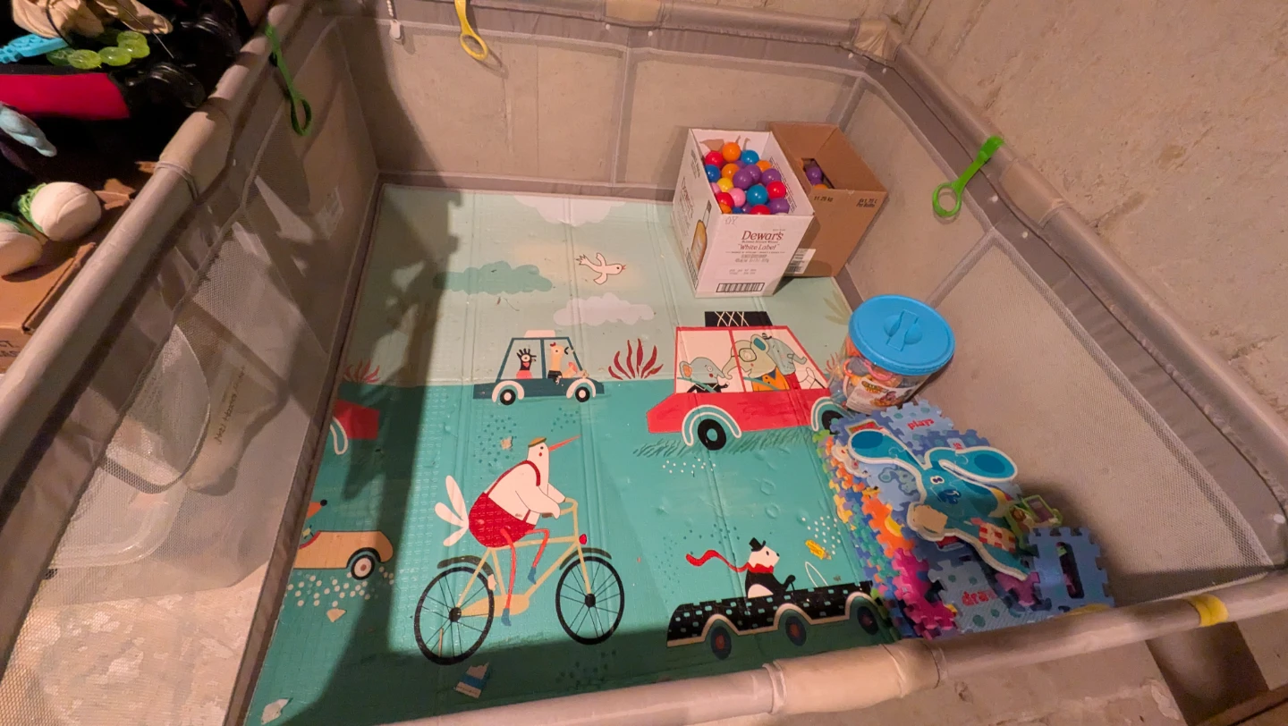 Large baby playpen with activity mat - photo 3