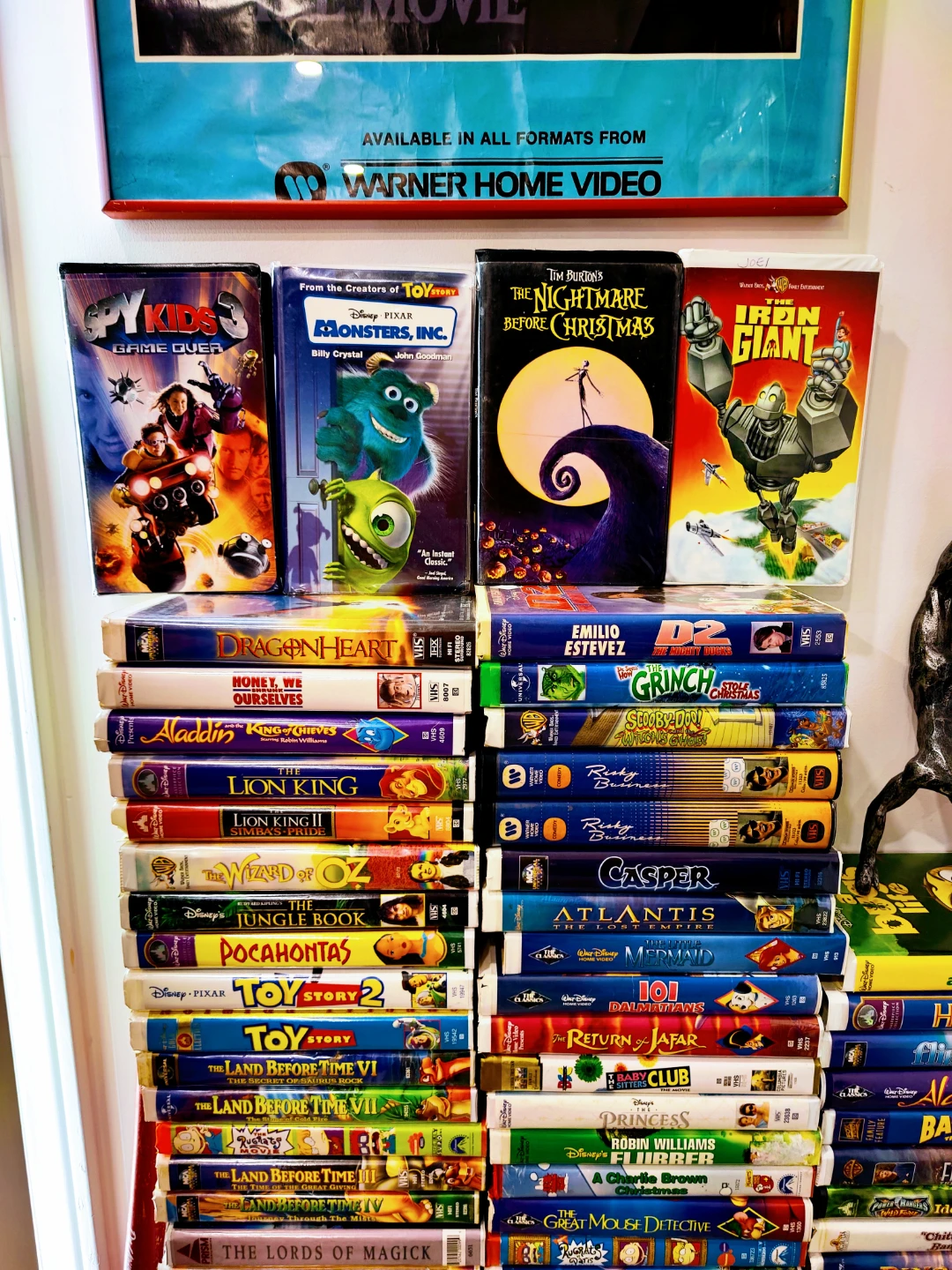 Vintage VHS Clam Shell Movie Tapes 100+ - photo 5