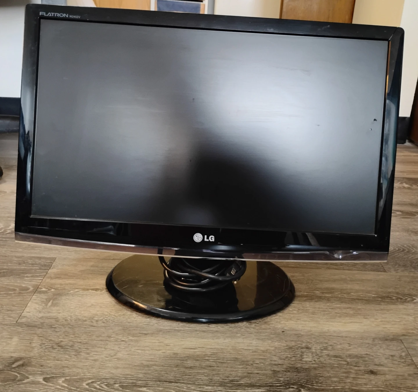 Monitor ( 24 ")