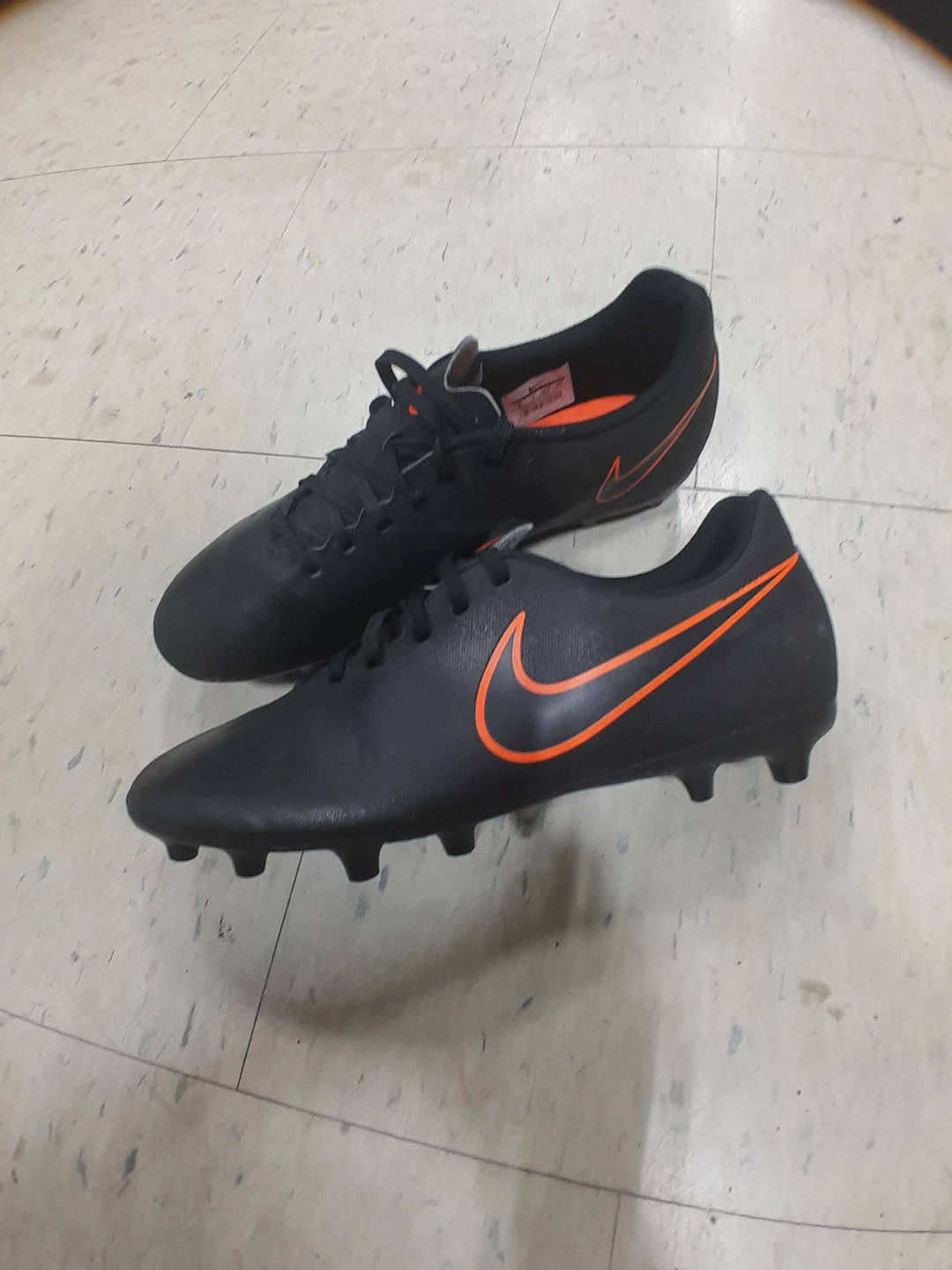 Nike Soccer Cleats Black and Orange Men's Size 9 - photo 5