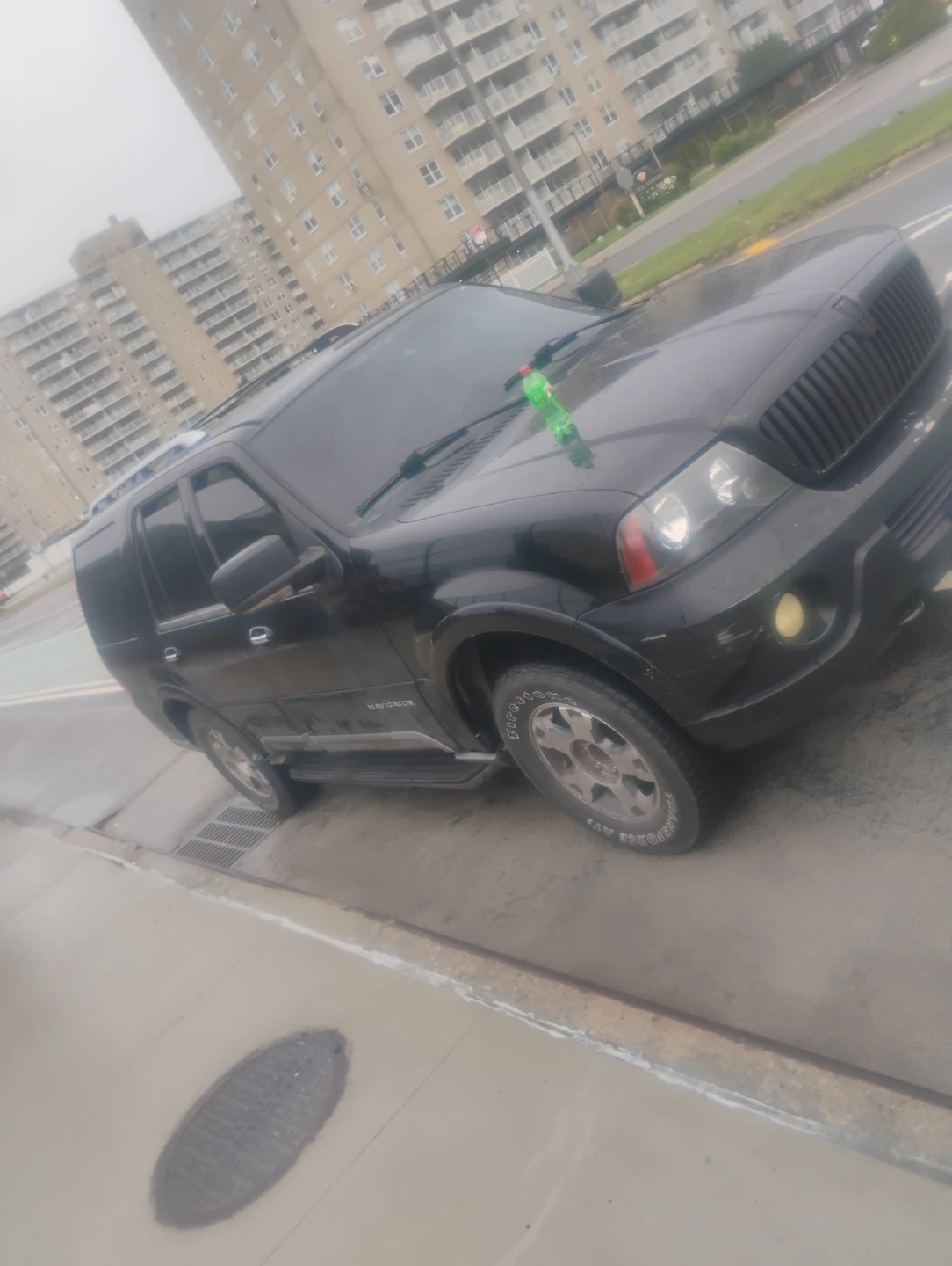 2005l4 Lincoln Navigator Black SUV - photo 3