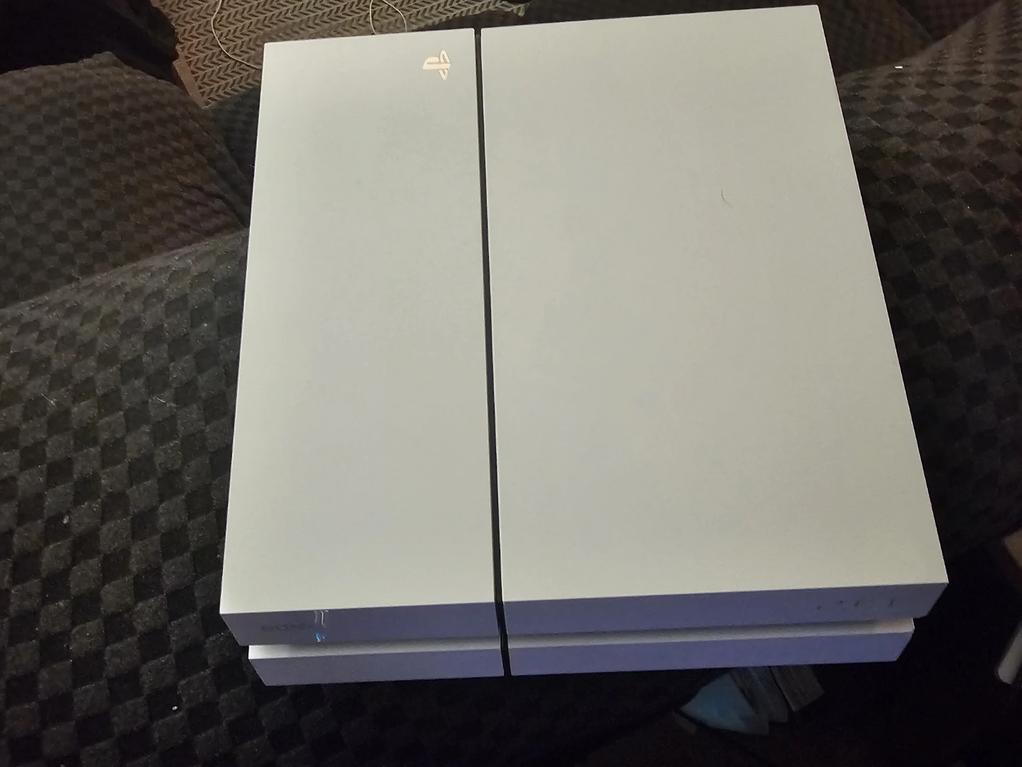 Ps4 Phat  NO CABLES OR CONTROLLER READ DESCRIPTION