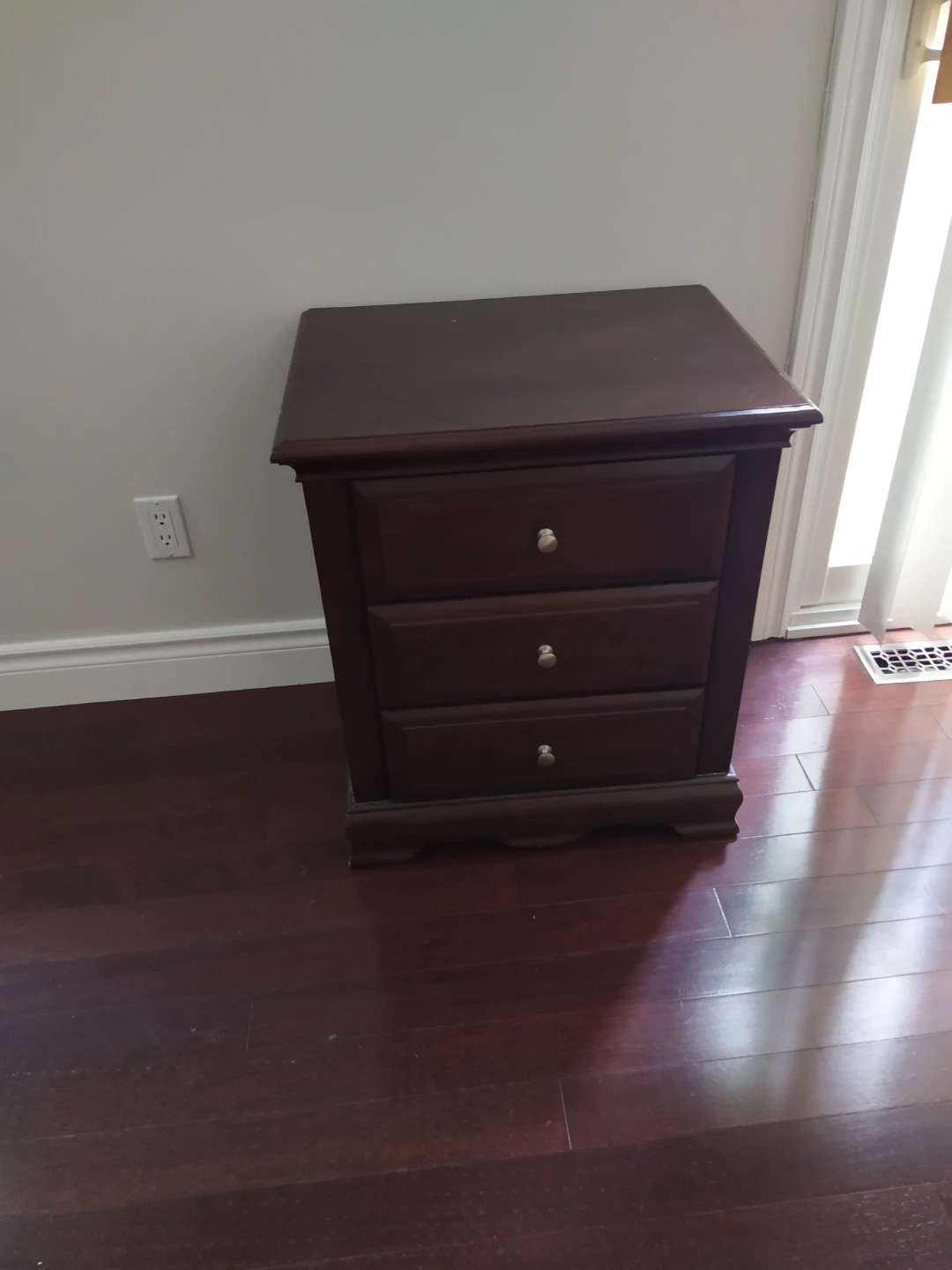 Dark Wood 3-Drawer Nightstand