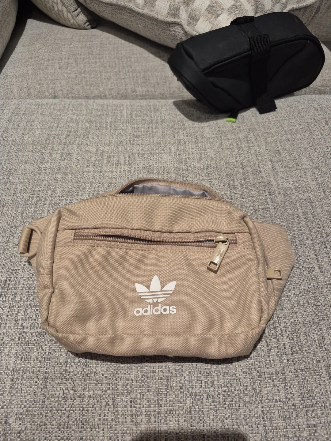 Adidas waist bag and black storage pouch set - photo 5