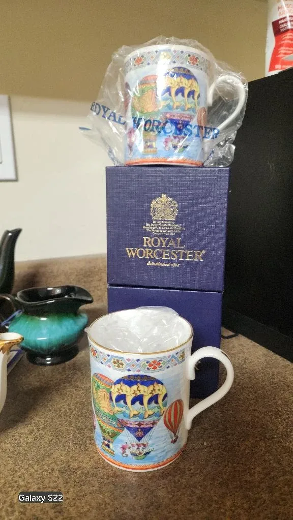 Royal Worcester Balloon Mugs, Set of 2🏈