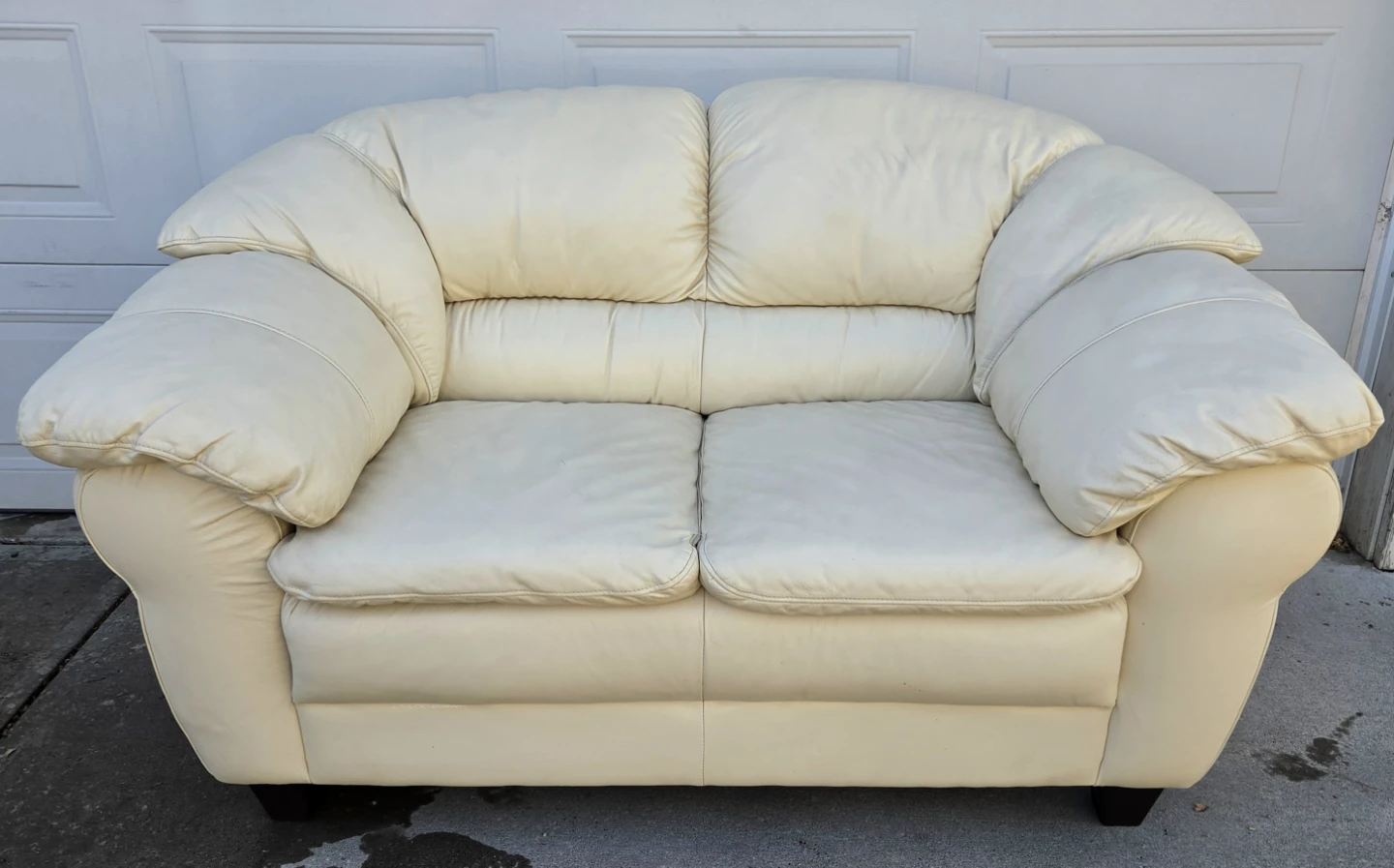 Palliser Furniture Derby Cream Leather Loveseat. Barely Used!
