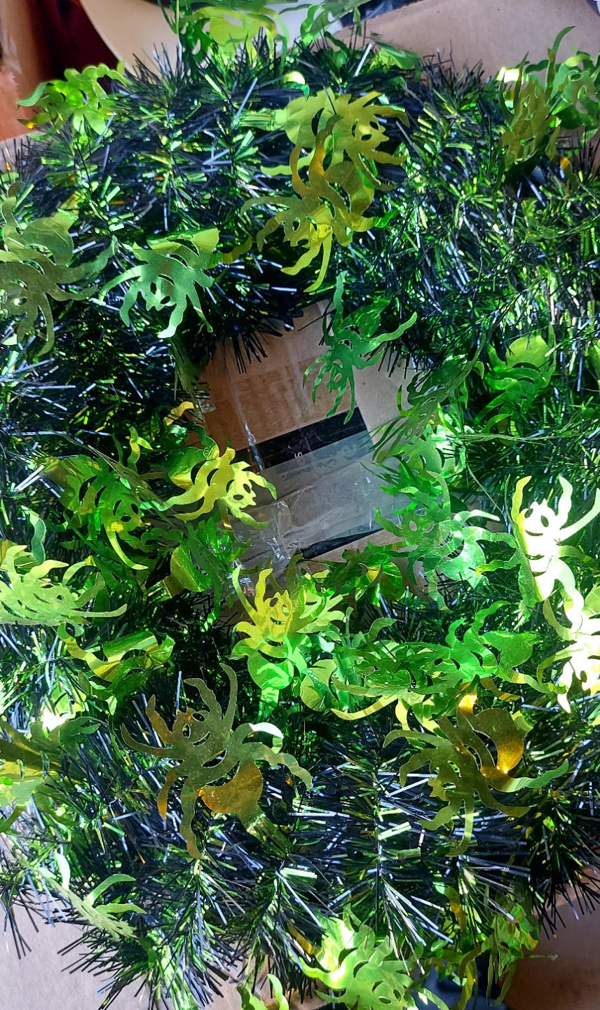 Green and black spider tinsel Halloween wreath - photo 3