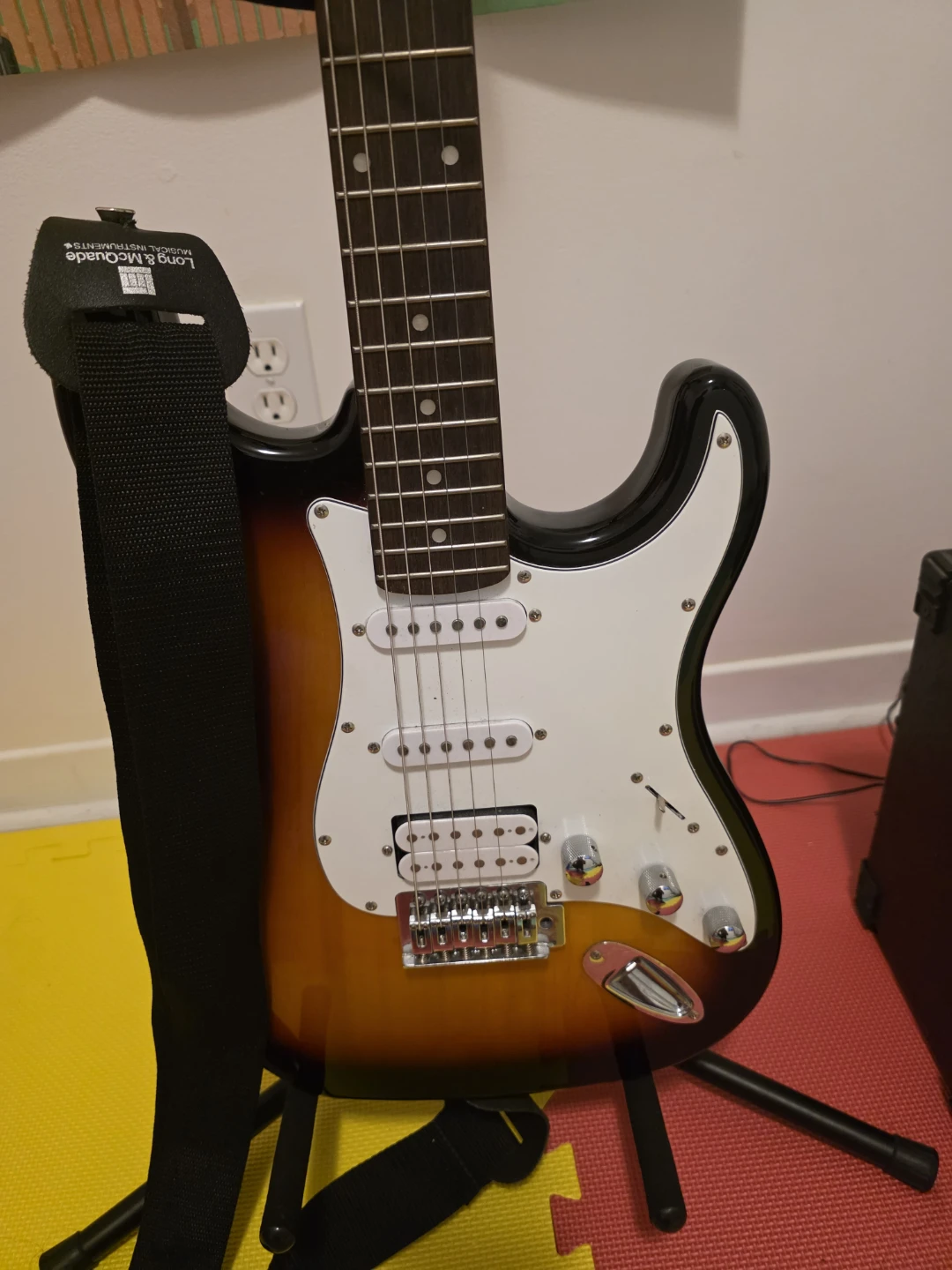 Electric guitar amp and cable - photo 2