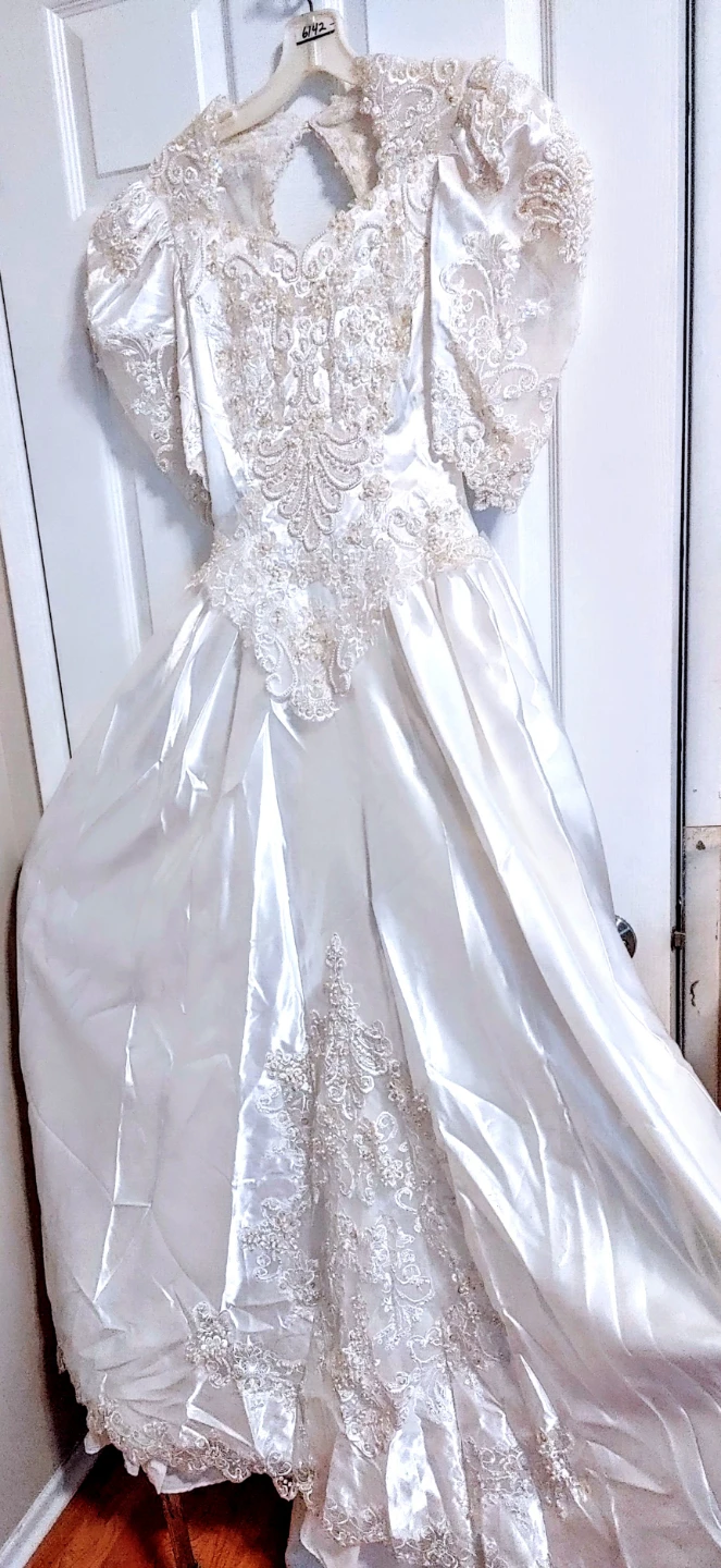 Vintage White Lace Wedding Dress - photo 4