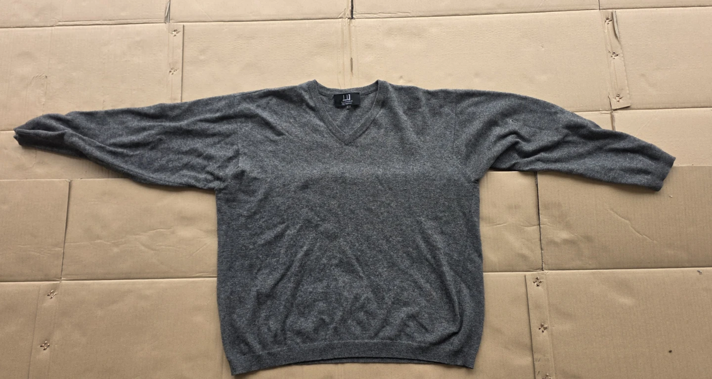 Vintage Dunhill Men's grey Cashmere V neck sweater (Size L)