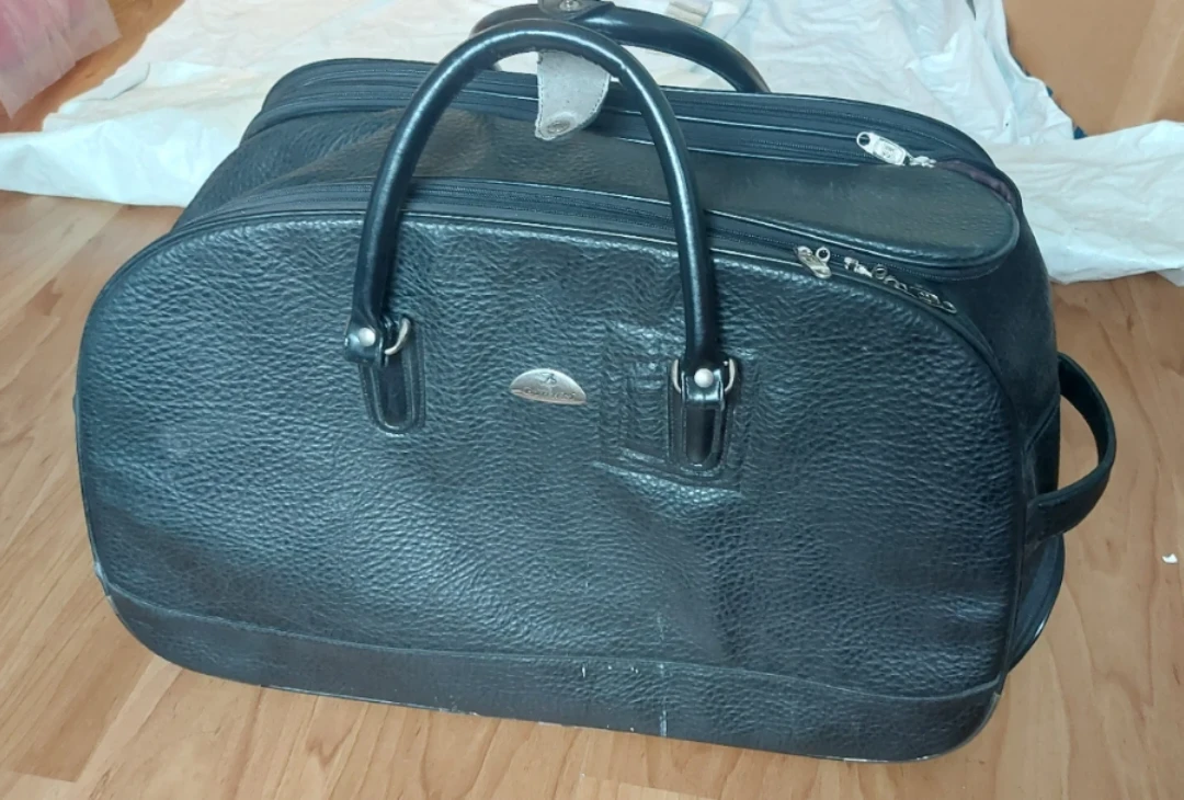 Binusi Black Leather Travel Bag with Wheels
