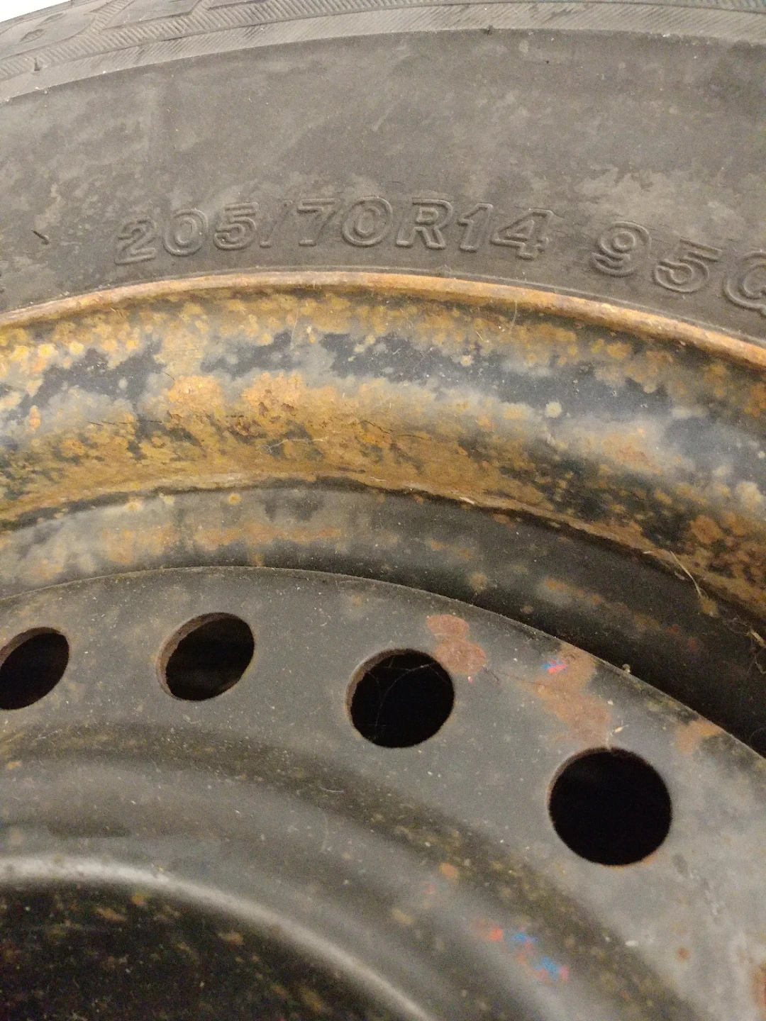 Bridgestone 205/70R14 Tires and rims - photo 4