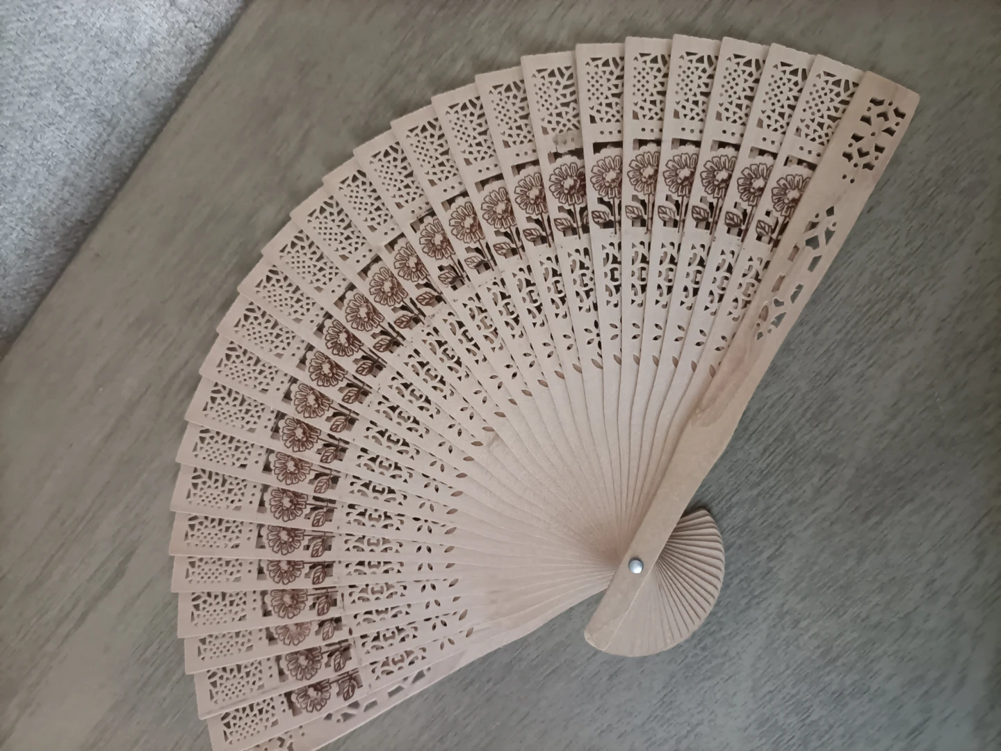🏈Wooden Carved Folding Hand Fan