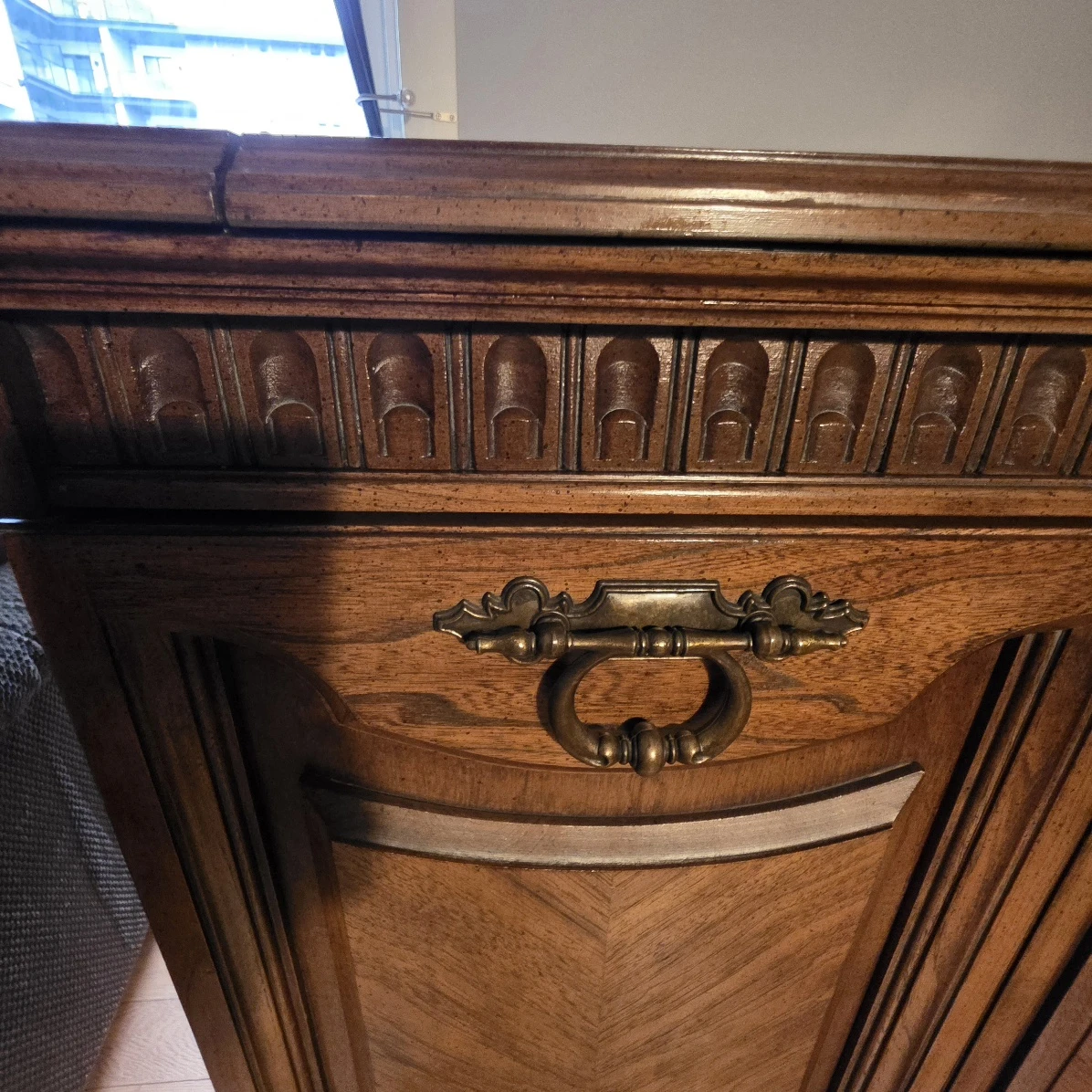 Vintage French Provincial Flip-Top Dry Bar Cabinet - photo 5