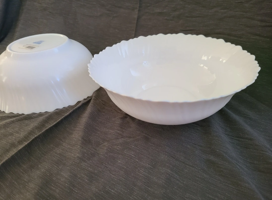 10" White Serving Bowls x 2 - photo 5
