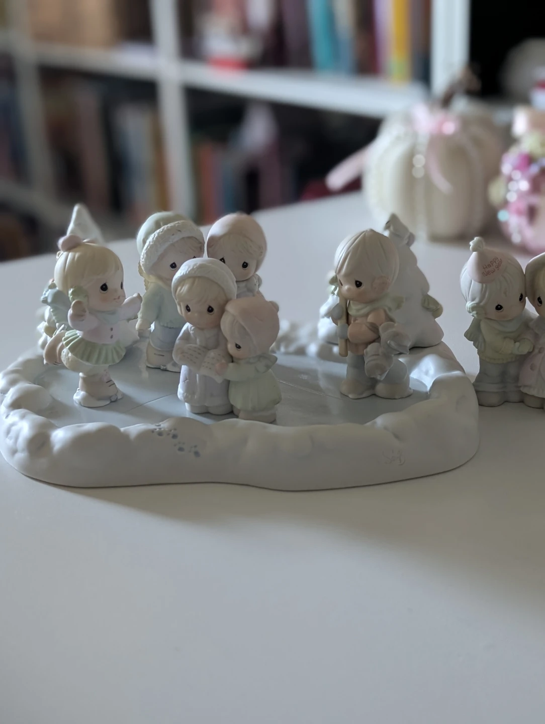 Precious Moments Skating Scene Figurine - photo 2