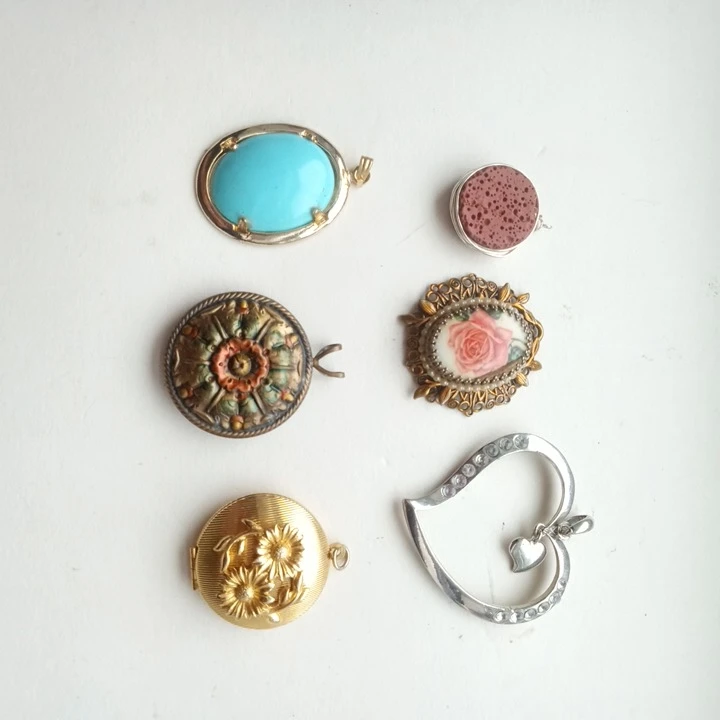 Pendants $3-5 Each Vintage and Newer, in GUC - photo 3