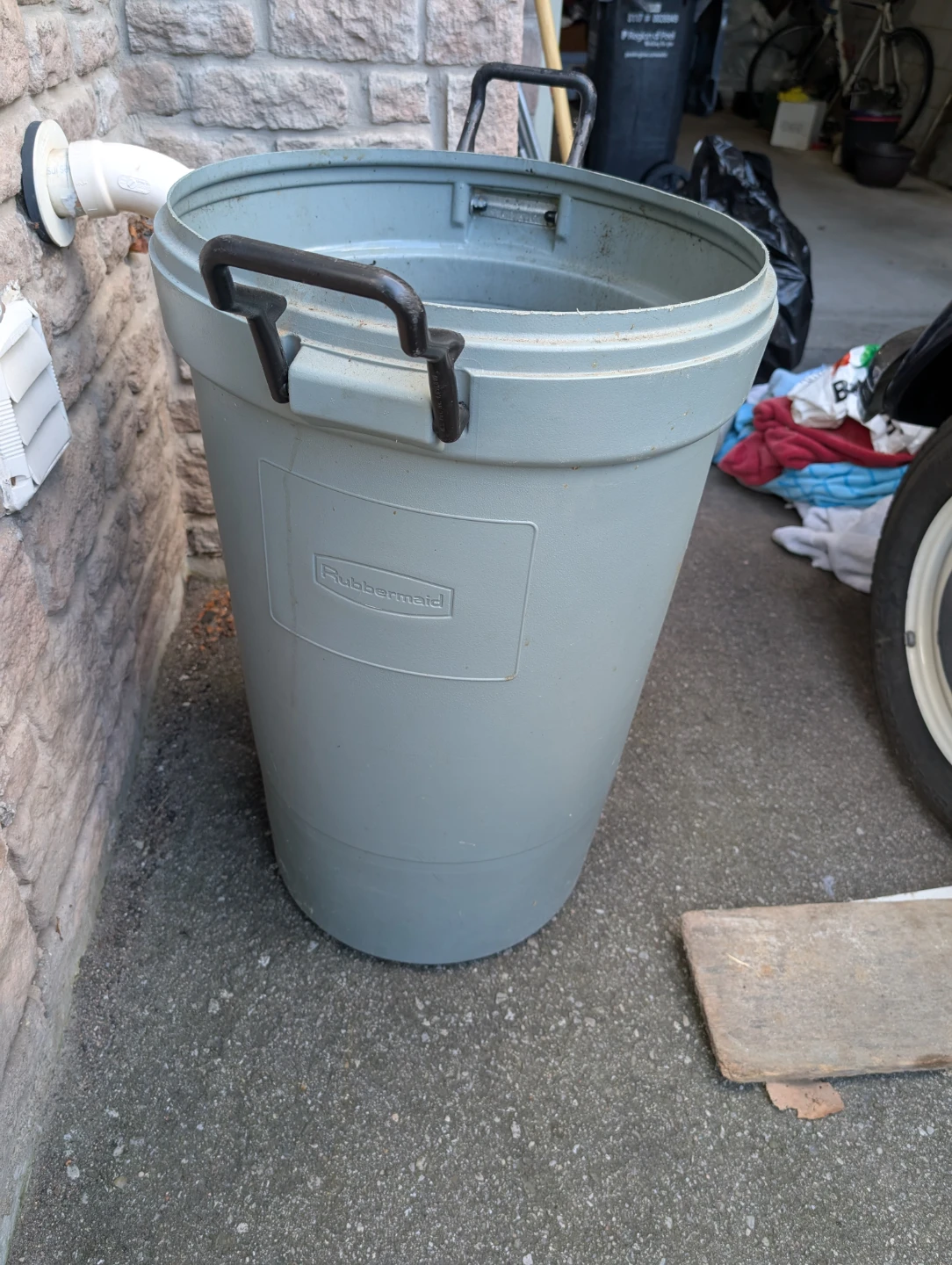 Rubbermaid Grey Utility Bin