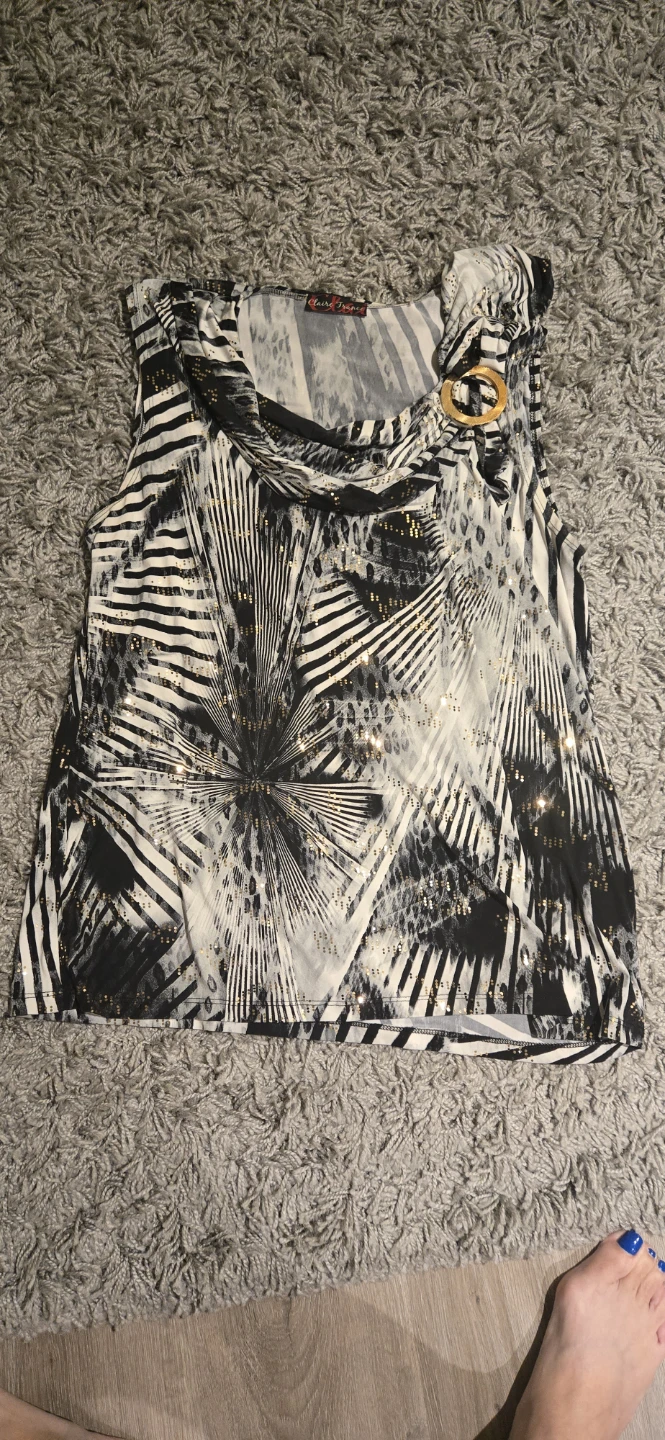 2 women's tops large