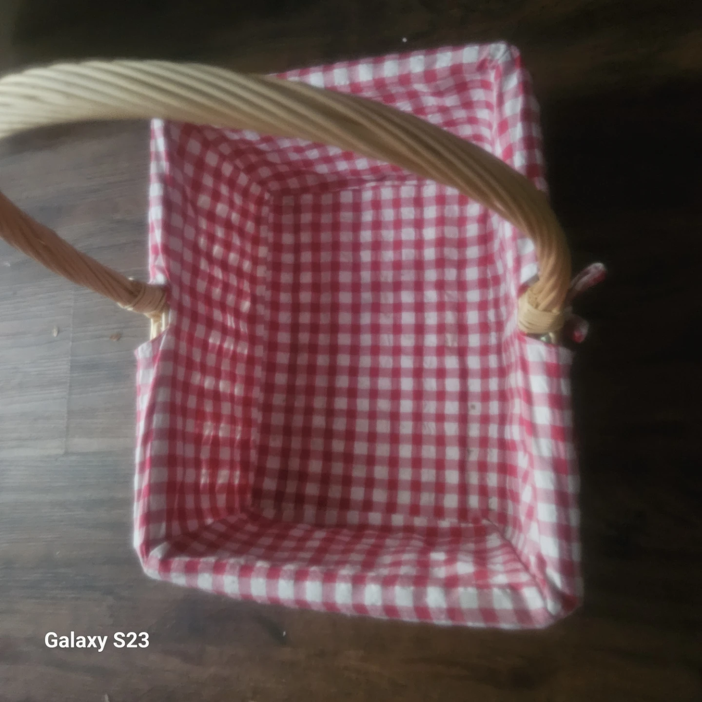 Red and white gingham picnic basket - photo 3