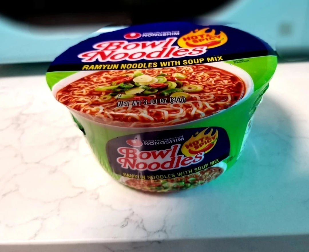 NEW Nongshim Bowl Noodles Ramyun Hot & Spicy 3.03 oz 🏈
