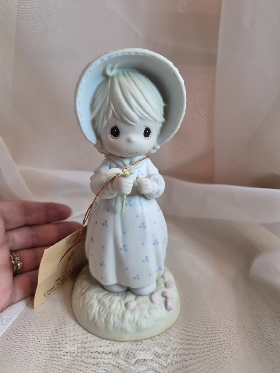 1990 Precious Moments 'HE Loves ME" 6" Tall