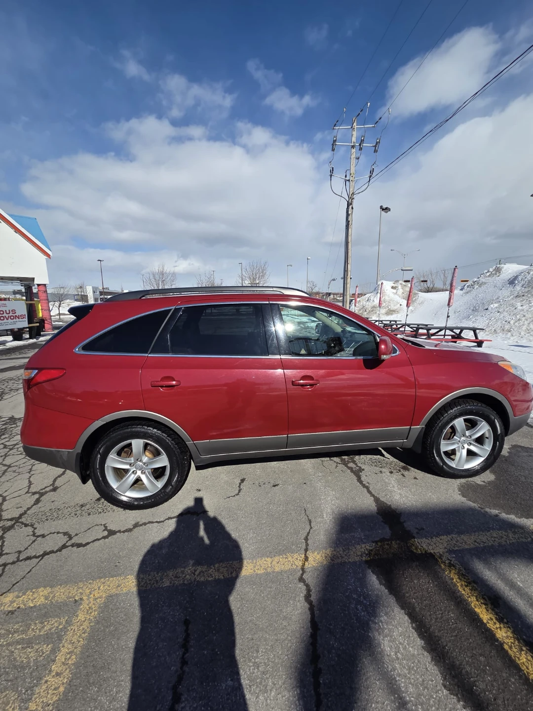 Red Hyundai Veracruz SUV
