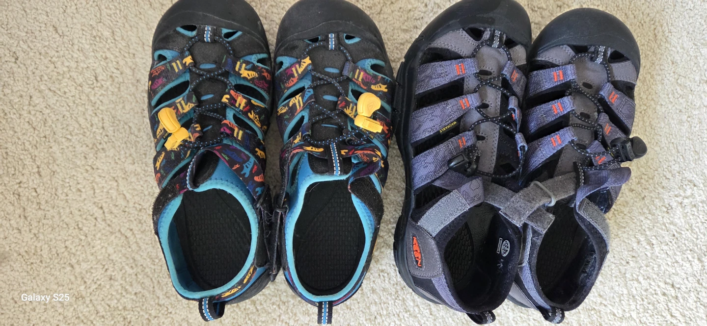 Two pairs of KEEN sandals - photo 4