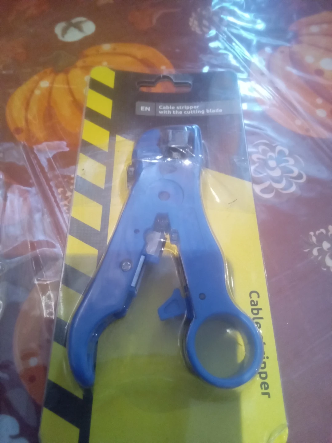 Cable Stripper with Cutting Blade