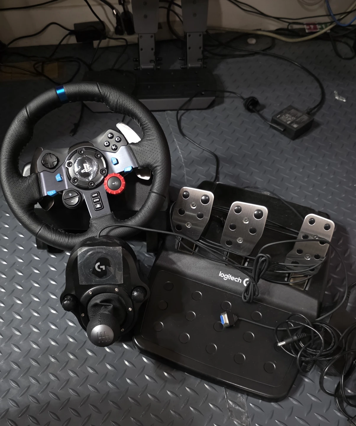 Logitech G29 Driving Force Racing Wheel, Shifter, and Pedals