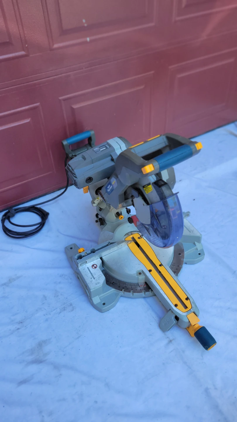 Maximum 10-inch Sliding Mitre Saw - photo 2