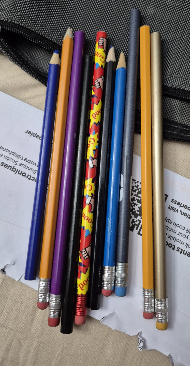 mixed new and old Assorted Crayola pencil - photo 2