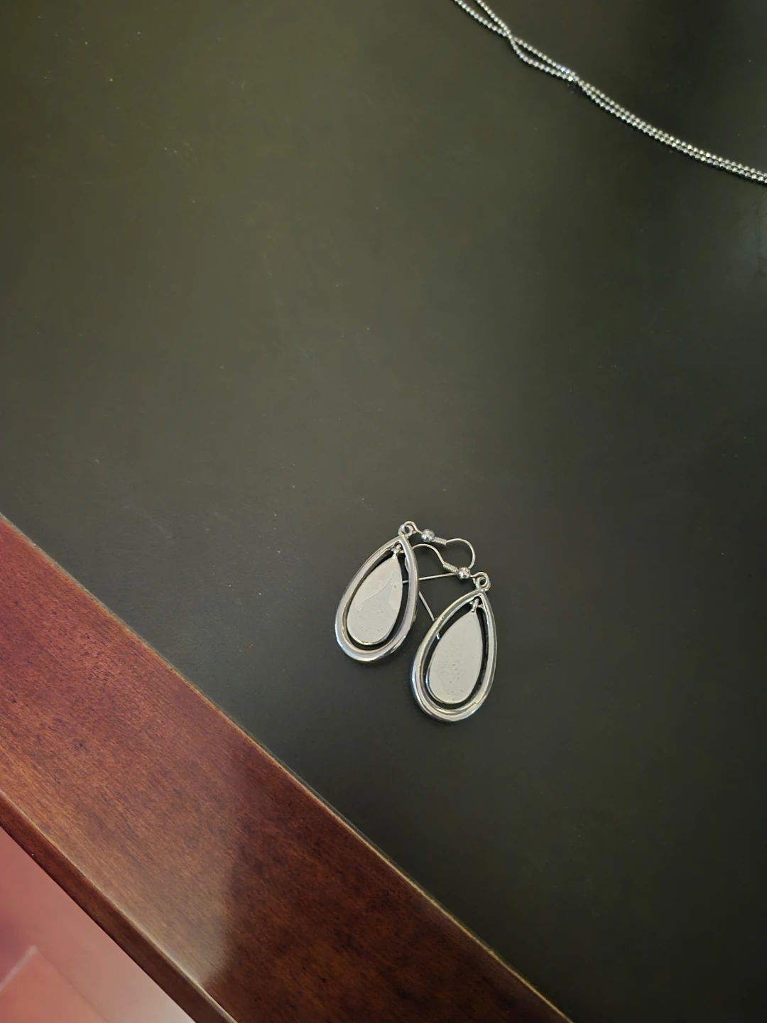 Silver teardrop earrings🏈