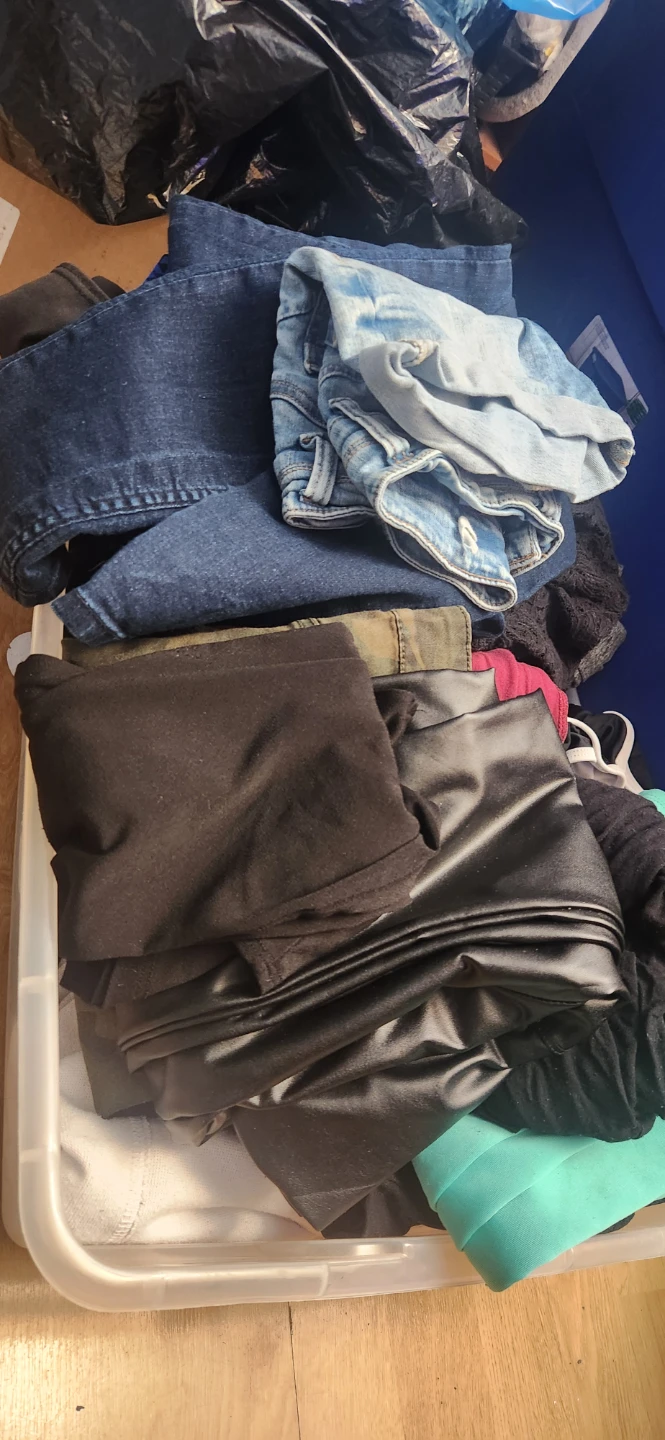 Assorted Clothing Bundle - photo 4