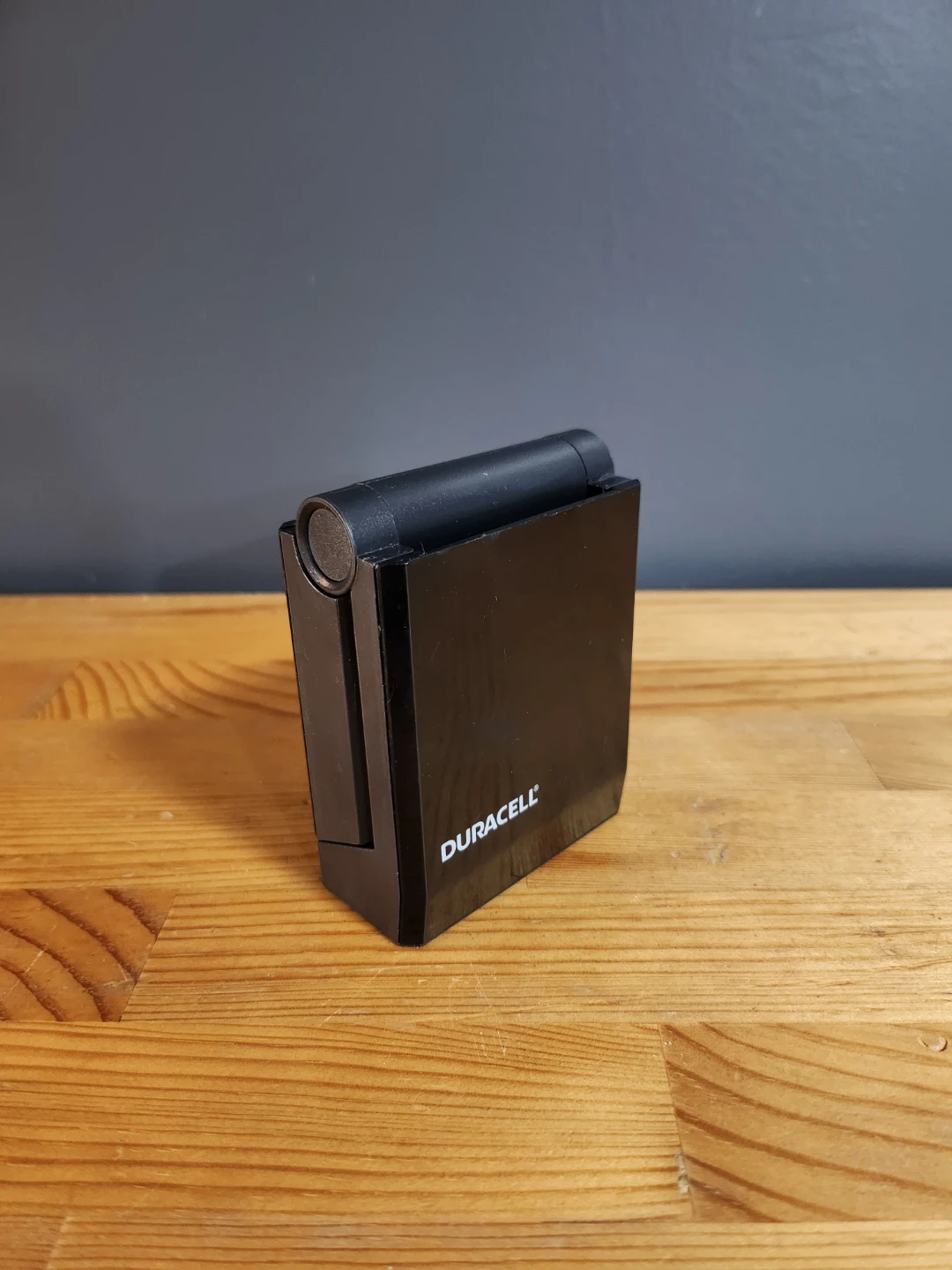 Duracell Folding Compact Battery Charger 🏈