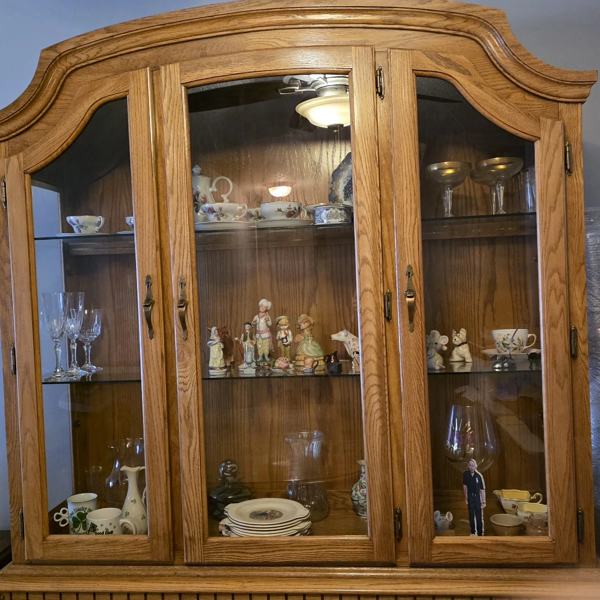 Lighted China Cabinet Solid Oak- Daveluyville - photo 2