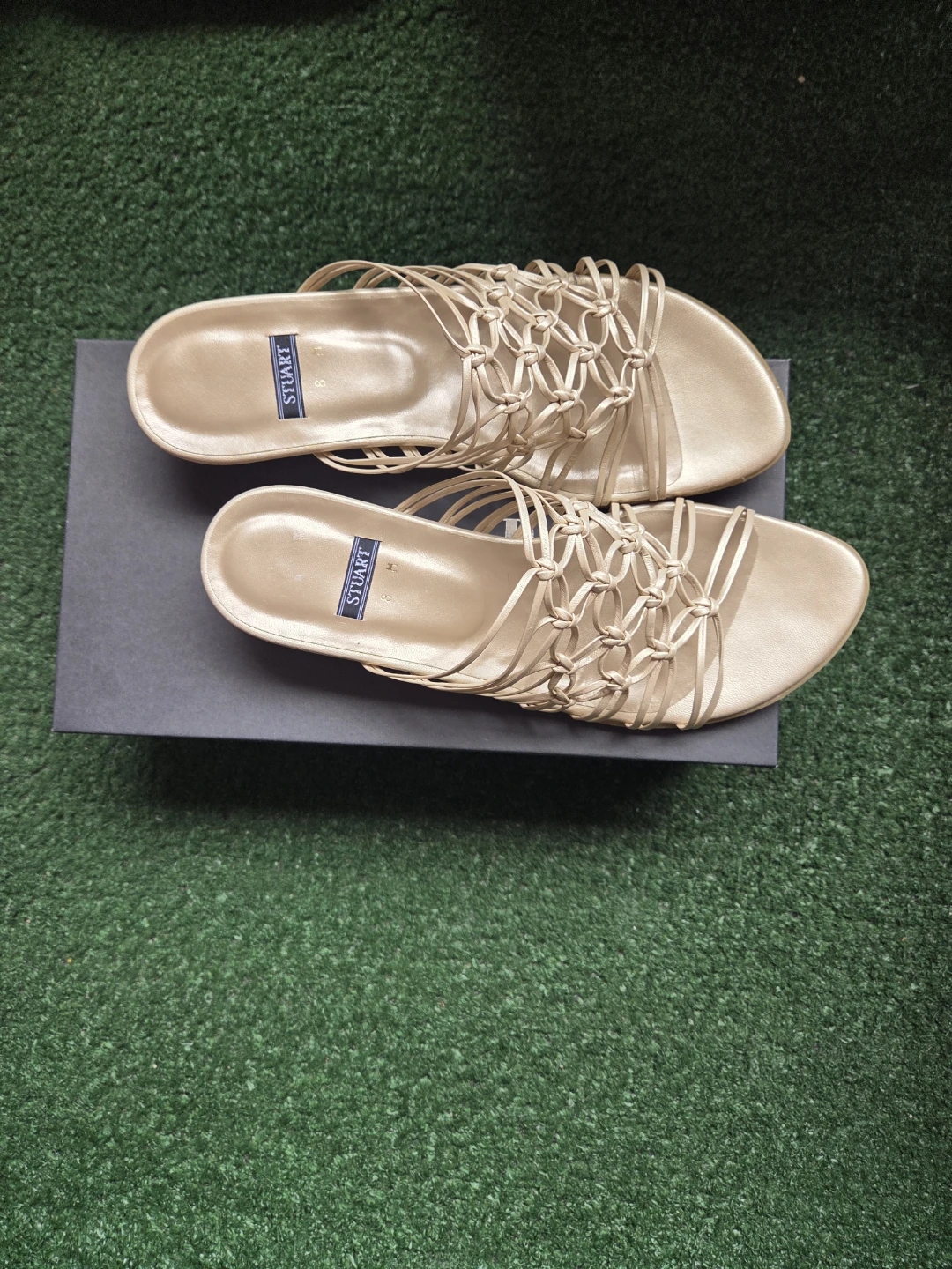Stuart Weitzman Gold Sandals Size 8 - photo 2