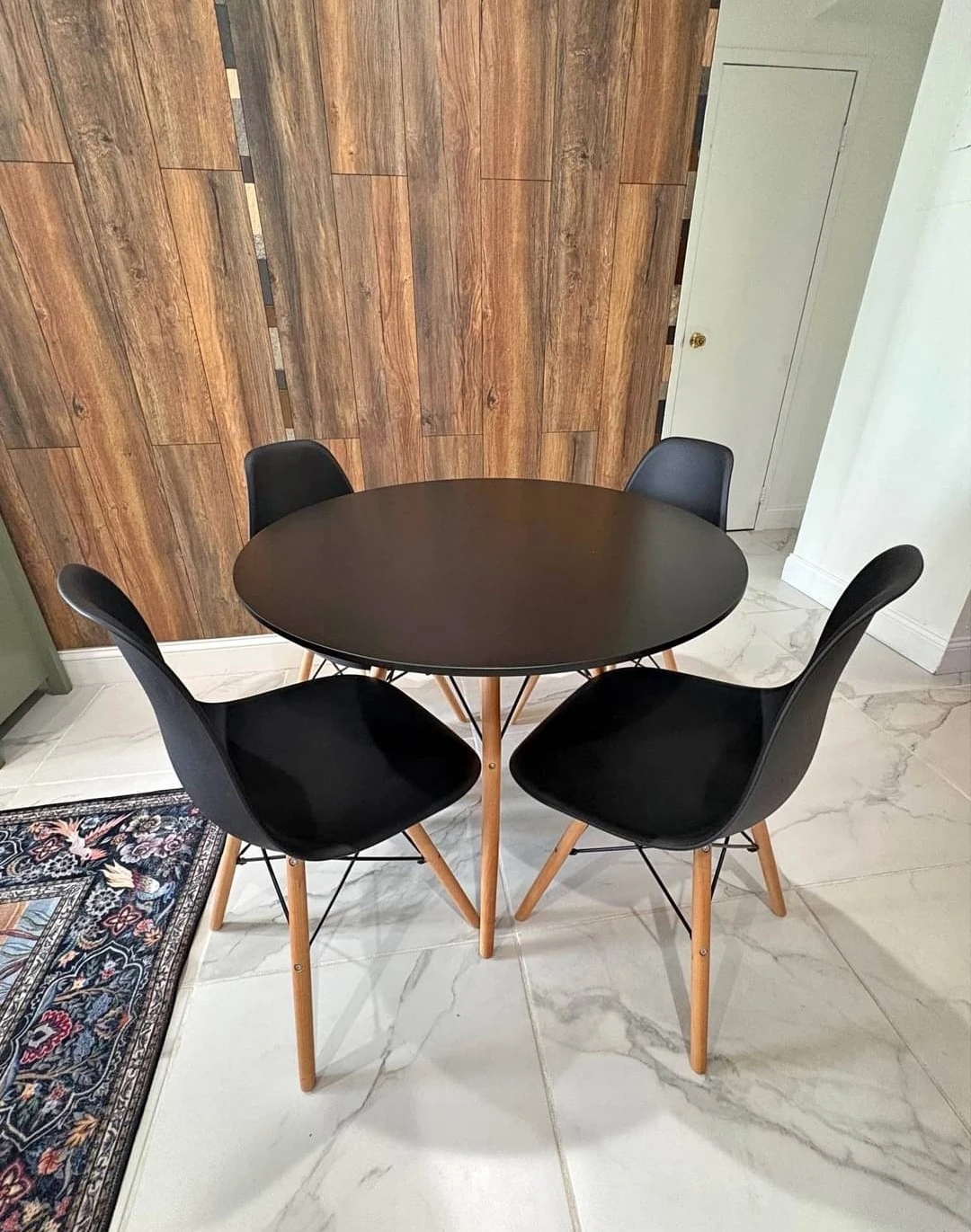 Almost brand new set of 4 dining chairs with table