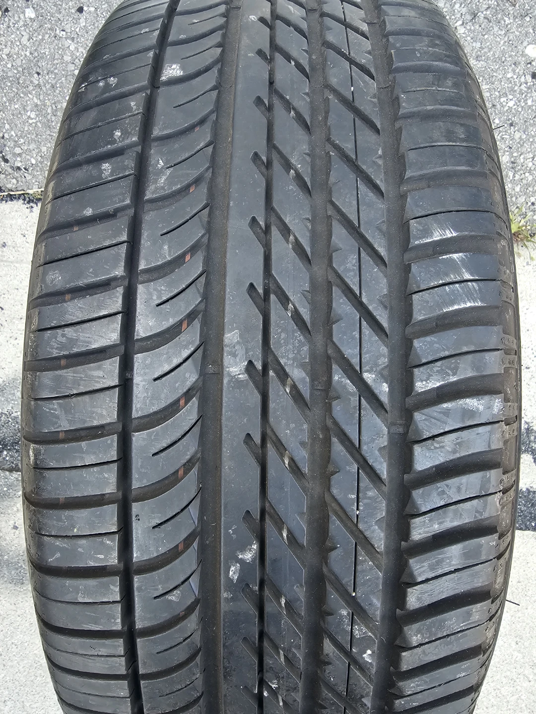 235/50 R20 ALL SEASON TIRE   (1 ONLY)