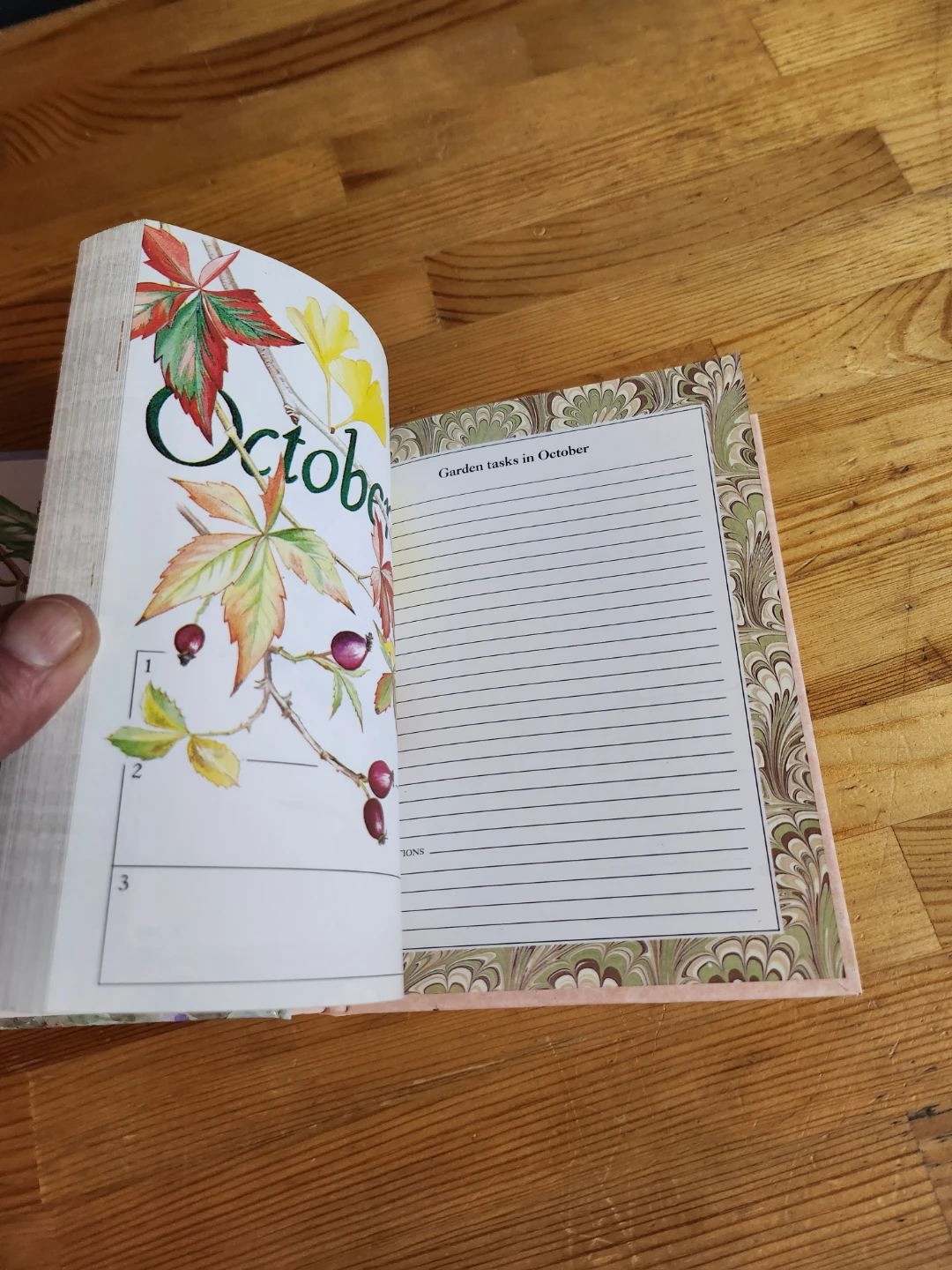 Cottage Garden Datebook by Lys de Bray - photo 5