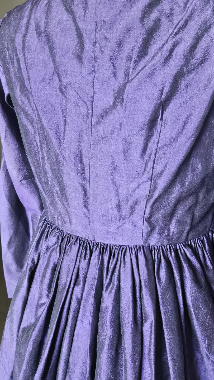 CAN. OPERA COMPANY - Purple taffeta wrap jacket with train. - photo 3