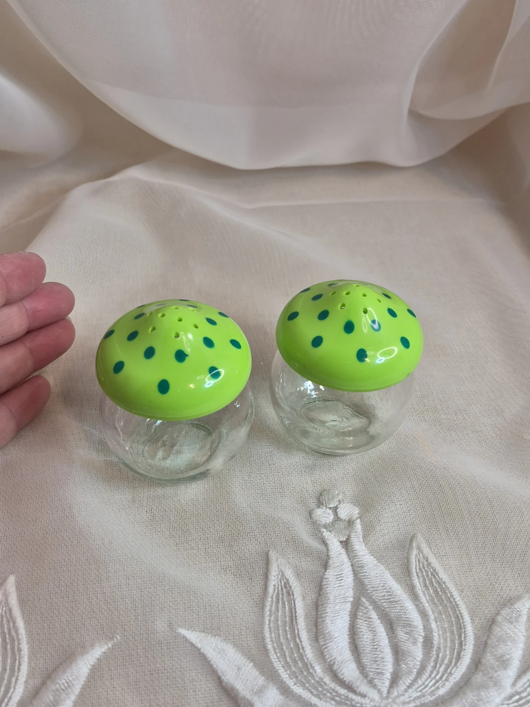 Vintage Retro Glass & Plastic Little Mushroom Salt & Pepper - photo 2