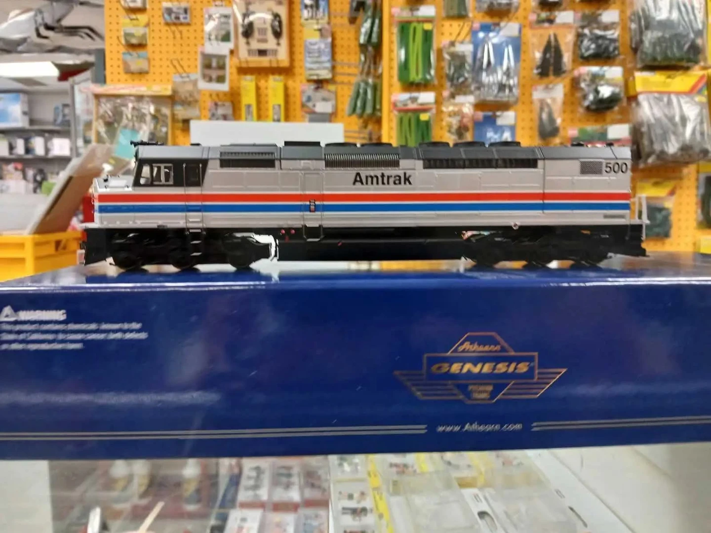 Amtrak SDP40F Locomotive Model Train - photo 2