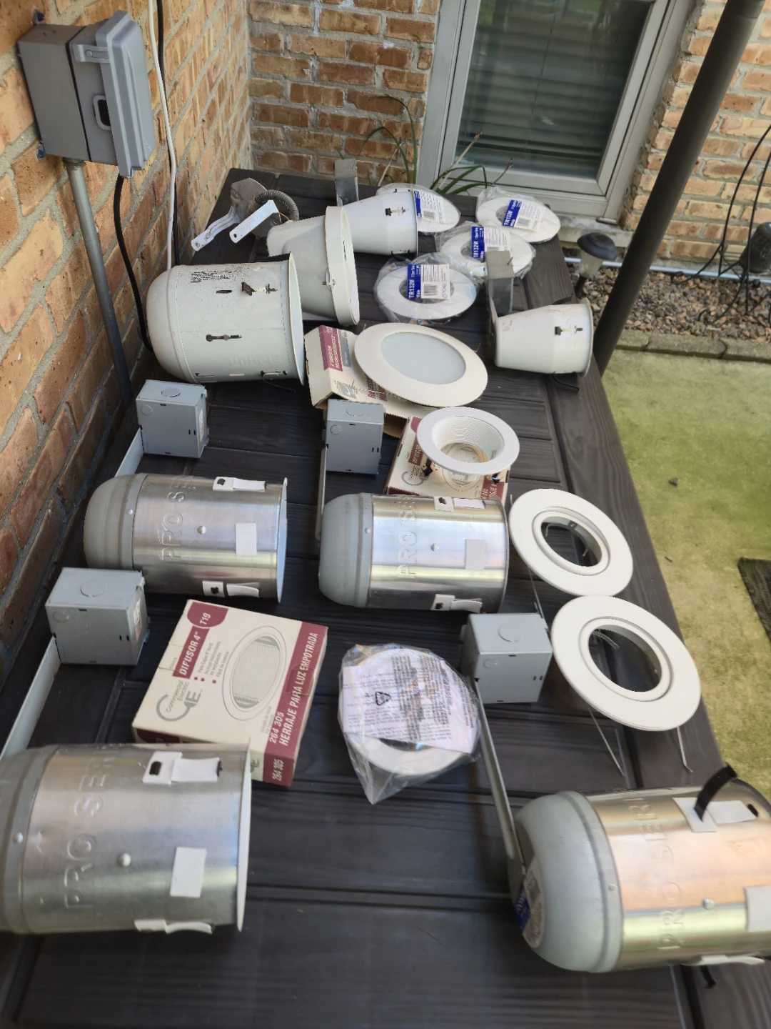 Recessed Can Lights, Housings & Trims Lot - photo 4