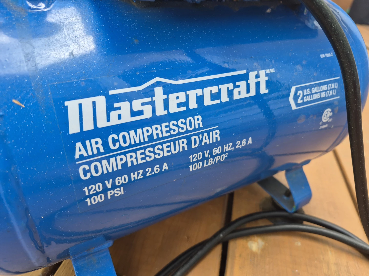 Mastercraft 2 Gallon air compressor with hose. - photo 2