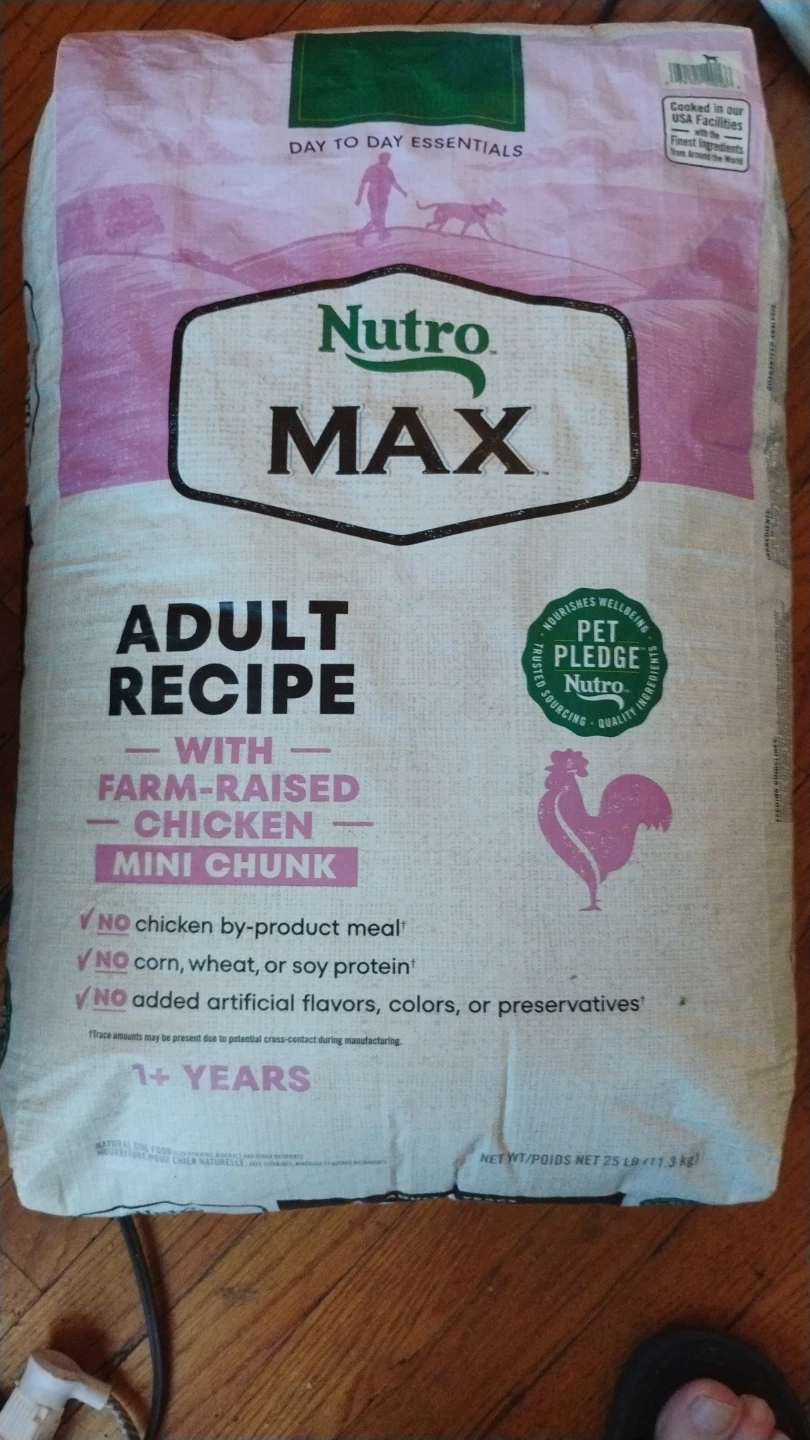 Nutro MAX Adult Chicken Mini Chunk Dog Food 25lb