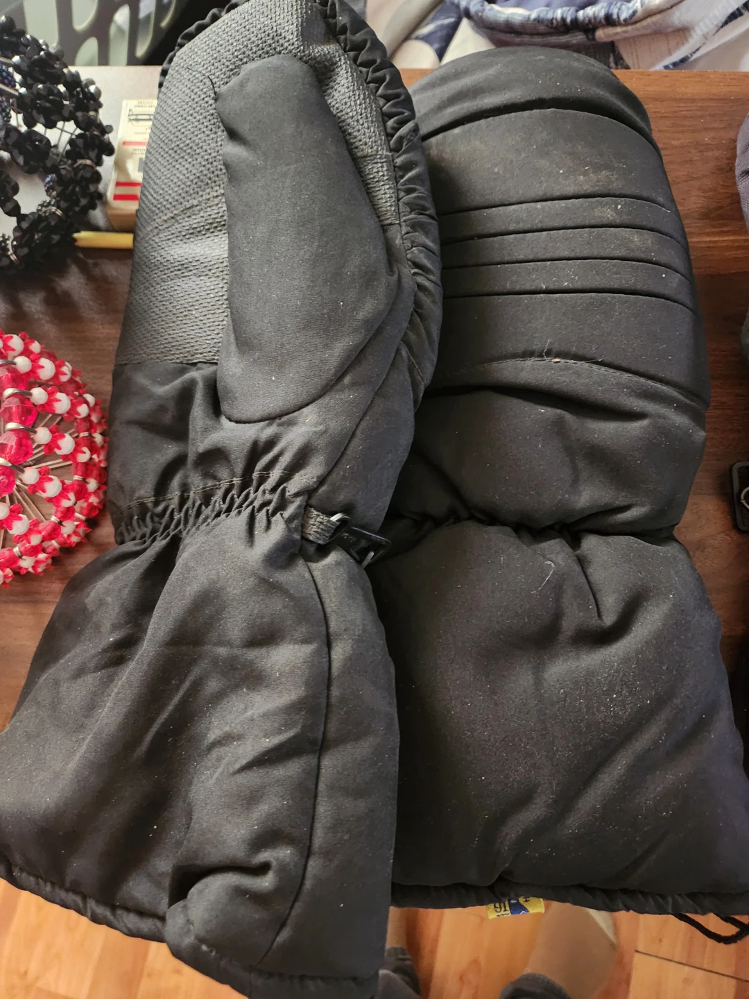 Gloves and mitts. - photo 2