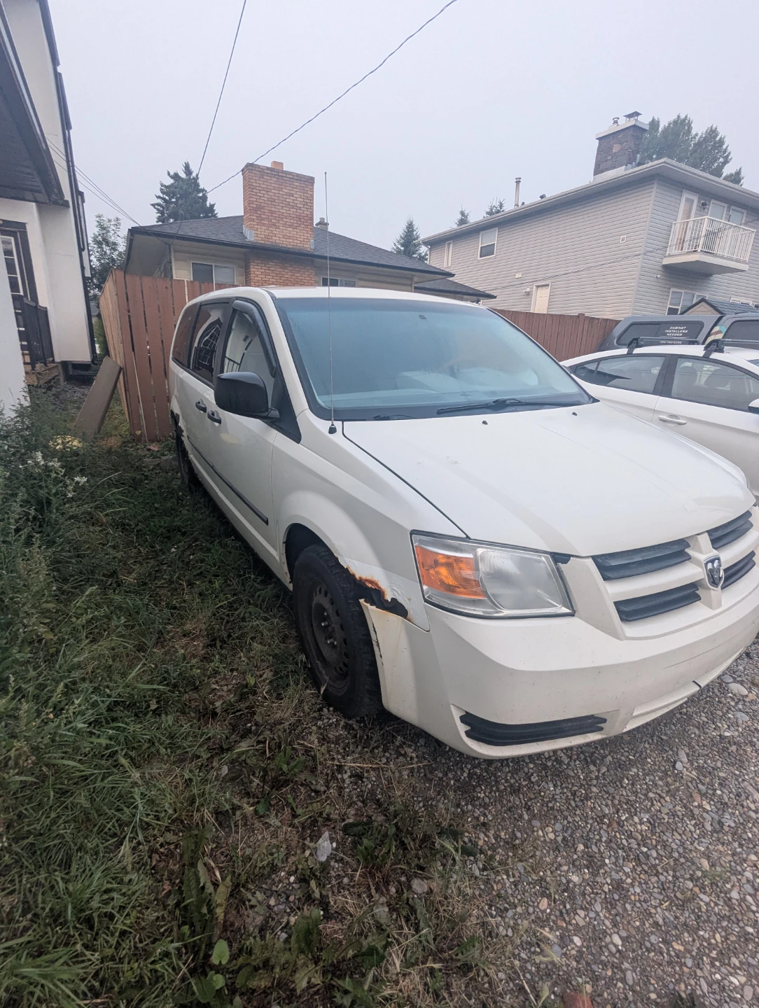 White Dodge Grand Caravan - photo 2