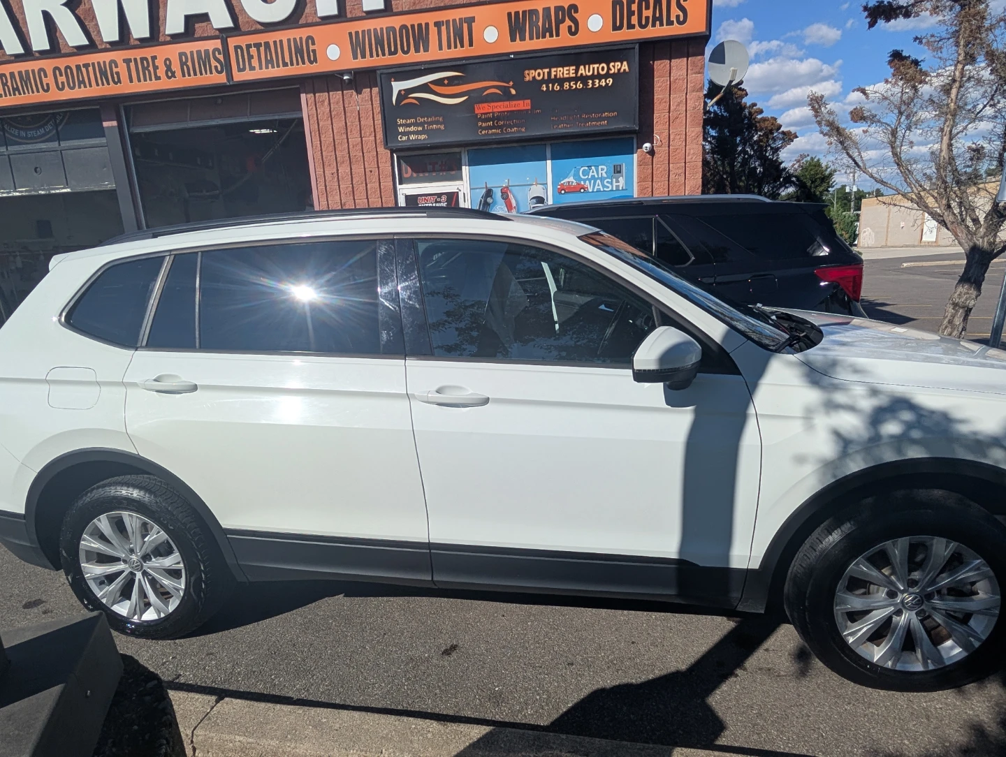 Volkswagen Tiguan SUV - photo 4