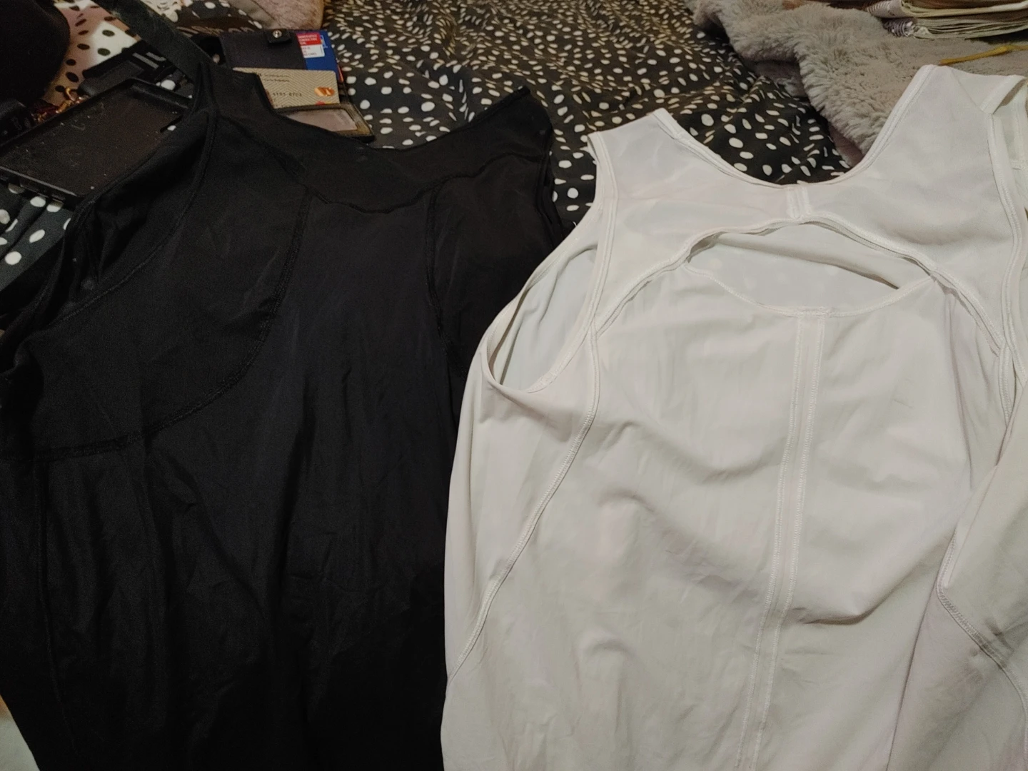 Lululemon black and white tank tops - photo 2